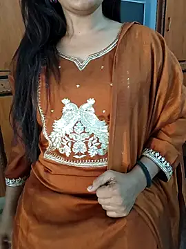 Snapshot of Meera-telugu chatting on 10/16/25, 04:46 Meera-telugu online show from 10/16/25, 04:46