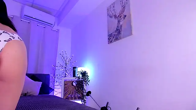Divine Madeleine online show from 05/21/26, 06:20