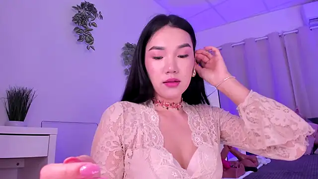 Divine Madeleine online show from 06/07/26, 05:55