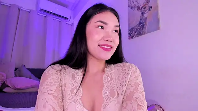 Divine Madeleine online show from 07/08/26, 06:40