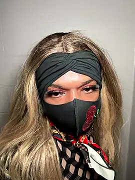 Snapshot of sissy_diorcd chatting on 11/18/25, 08:19 sissy diorcd online show from 11/18/25, 08:19