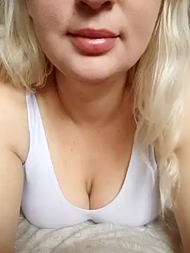 PaigexLynn online show from 11/12/25, 06:47