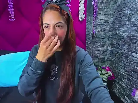 MariamGray1 online show from 10/25/25, 04:57