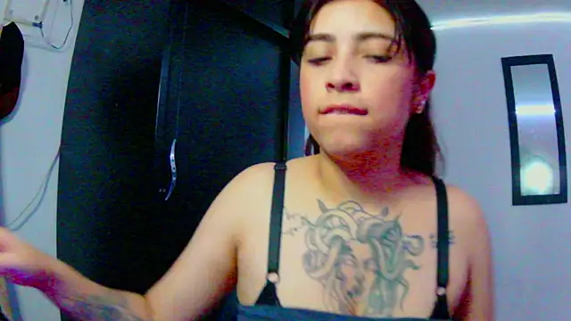 adri gomez1 online show from 11/12/25, 06:25