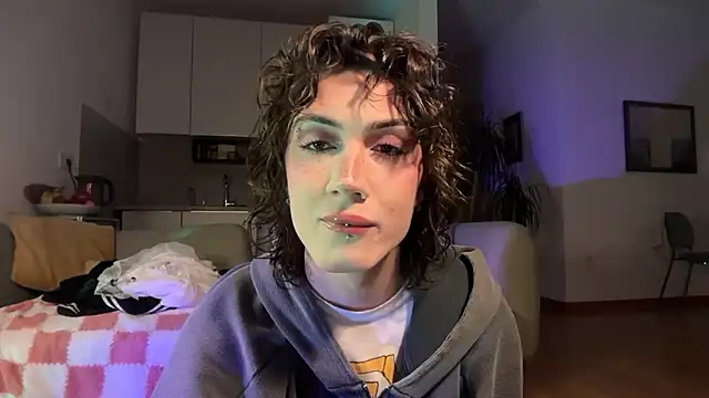 Snapshot of kira_yoshika9e chatting on 04/24/26, 06:43 kira yoshika9e online show from 04/24/26, 06:43