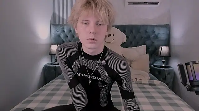 KevinMilky online show from 11/11/25, 03:01