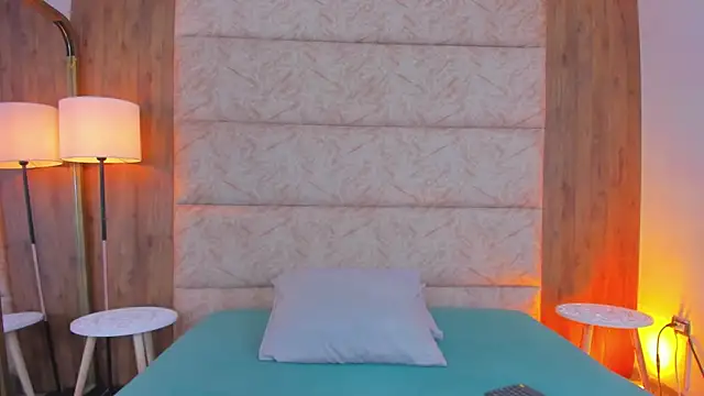 Snapshot of Antonella_Russo1 chatting on 10/24/25, 01:18 Antonella Russo1 online show from 10/24/25, 01:18