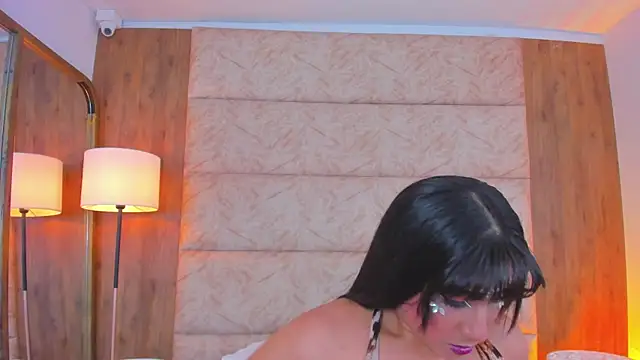 Snapshot of Antonella_Russo1 chatting on 10/29/25, 01:13 Antonella Russo1 online show from 10/29/25, 01:13