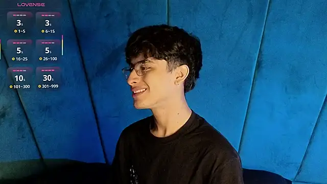 Aaron Eze online show from 10/24/25, 10:28