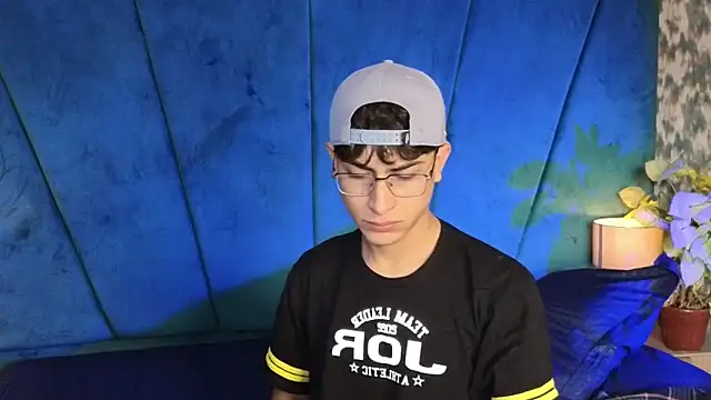 Aaron Eze online show from 11/16/25, 08:25