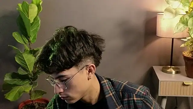 Aaron Eze online show from 11/17/25, 09:20