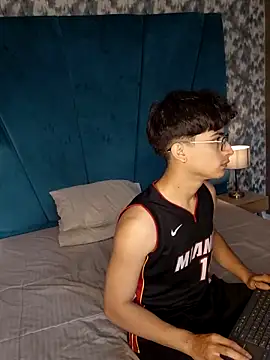 Aaron Eze online show from 02/20/26, 09:04