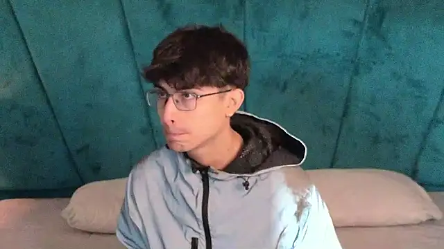 Aaron Eze online show from 03/25/26, 01:39