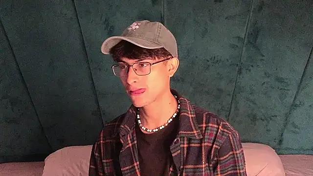 Aaron Eze online show from 03/26/26, 12:11