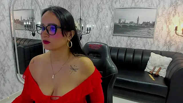 Snapshot of AlexandraMilff chatting on 11/23/25, 04:01 AlexandraMilff online show from 11/23/25, 04:01