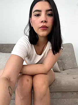 Julietalcl online show from 10/22/25, 09:03