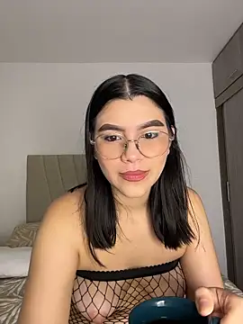 Julietalcl online show from 04/21/26, 09:37