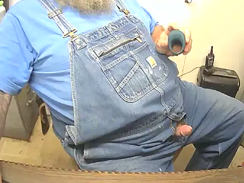 awynn1980 online show from 12/18/25, 07:42