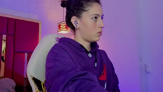 moon winy online show from 04/15/26, 11:39