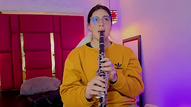 moon winy online show from 04/23/26, 12:29