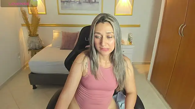 karlyy  online show from 11/08/25, 07:12