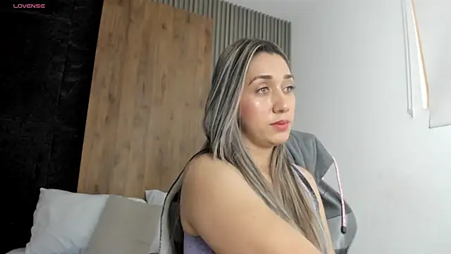 karlyy  online show from 12/15/25, 12:09