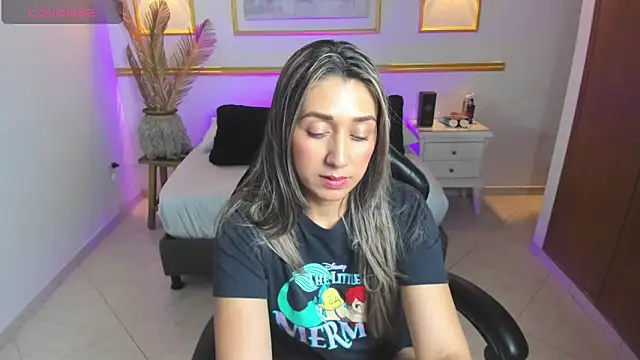 karlyy  online show from 12/19/25, 07:10