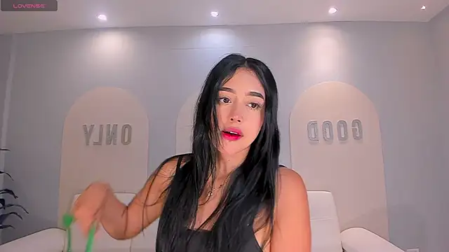 Snapshot of ScarlettBlaze_ chatting on 05/05/26, 12:02 ScarlettBlaze online show from 05/05/26, 12:02