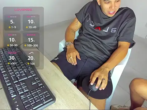 Snapshot of kelvin_276 chatting on 03/19/26, 01:42 kelvin 276 online show from 03/19/26, 01:42