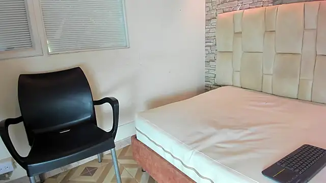 Owenn 17 online show from 10/20/25, 03:51