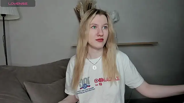 LinaRayy online show from 12/02/25, 08:08