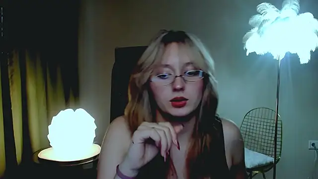 Snapshot of ScarlettScril chatting on 10/20/25, 06:25 ScarlettScril online show from 10/20/25, 06:25