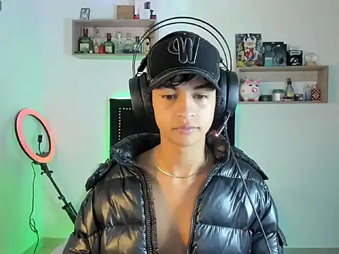 Snapshot of Alejo_Desire chatting on 11/08/25, 12:55 Alejo Desire online show from 11/08/25, 12:55