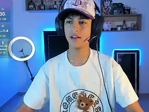 Snapshot of Alejo_Desire chatting on 11/10/25, 03:49 Alejo Desire online show from 11/10/25, 03:49