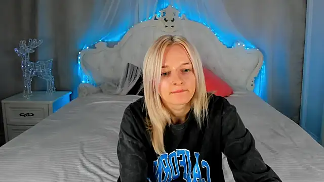 Snapshot of AlessaKiss chatting on 05/04/26, 02:07 AlessaKiss online show from 05/04/26, 02:07