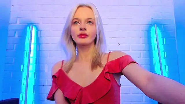 Snapshot of AlessaKiss chatting on 05/13/26, 01:47 AlessaKiss online show from 05/13/26, 01:47