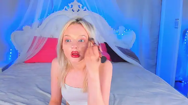 Snapshot of AlessaKiss chatting on 06/15/26, 01:52 AlessaKiss online show from 06/15/26, 01:52