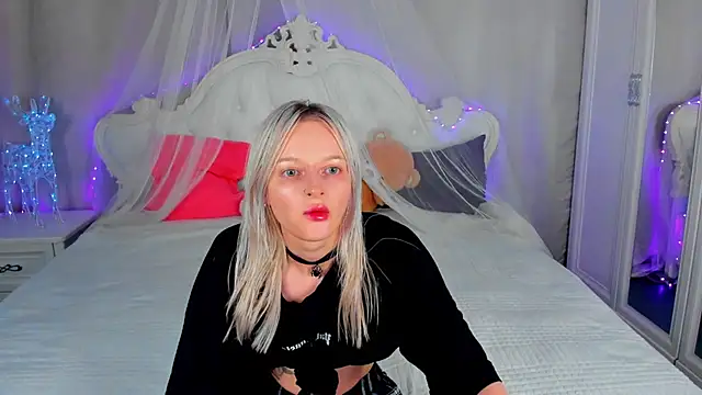 Snapshot of AlessaKiss chatting on 07/14/26, 02:05 AlessaKiss online show from 07/14/26, 02:05