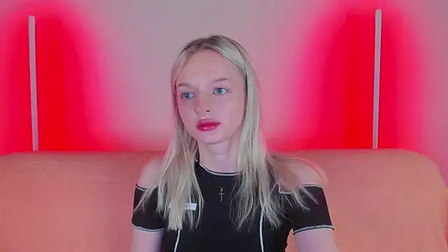Snapshot of AlessaKiss chatting on 07/17/26, 07:04 AlessaKiss online show from 07/17/26, 07:04