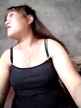 Snapshot of mai-cute chatting on 10/25/25, 12:29 mai-cute online show from 10/25/25, 12:29