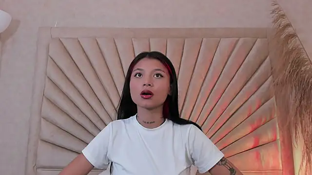 Snapshot of Emma_duff chatting on 10/17/25, 11:35 Emma duff online show from 10/17/25, 11:35