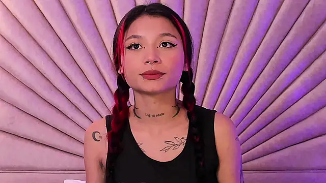 Snapshot of Emma_duff chatting on 10/21/25, 11:44 Emma duff online show from 10/21/25, 11:44