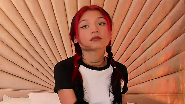 Snapshot of Emma_duff chatting on 10/28/25, 12:09 Emma duff online show from 10/28/25, 12:09