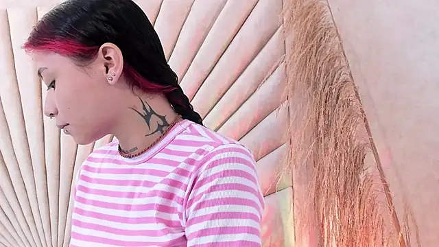 Snapshot of Emma_duff chatting on 10/29/25, 12:29 Emma duff online show from 10/29/25, 12:29