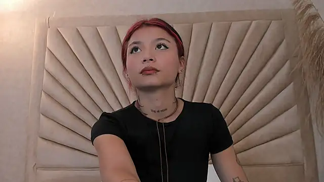 Snapshot of Emma_duff chatting on 11/01/25, 12:51 Emma duff online show from 11/01/25, 12:51