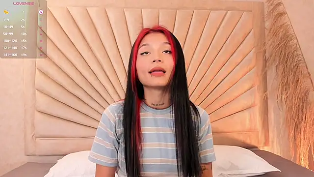 Snapshot of Emma_duff chatting on 11/06/25, 12:28 Emma duff online show from 11/06/25, 12:28