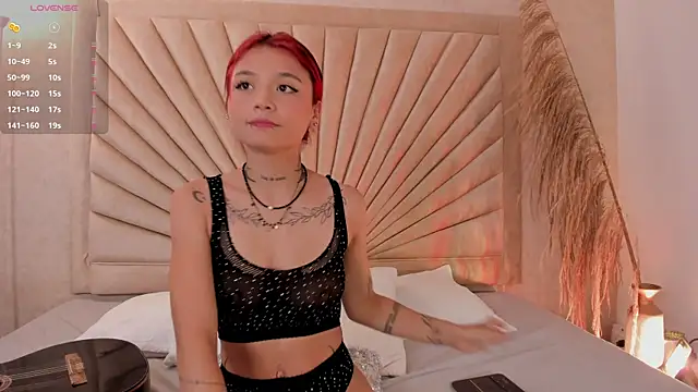 Snapshot of Emma_duff chatting on 11/11/25, 12:16 Emma duff online show from 11/11/25, 12:16