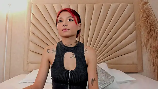 Snapshot of Emma_duff chatting on 11/19/25, 07:25 Emma duff online show from 11/19/25, 07:25