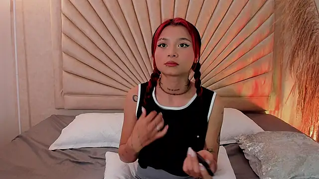 Snapshot of Emma_duff chatting on 11/22/25, 12:15 Emma duff online show from 11/22/25, 12:15