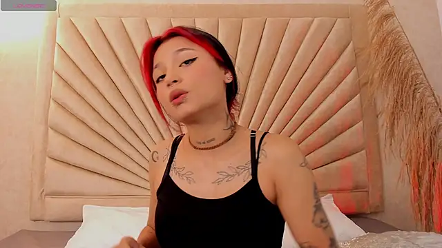 Snapshot of Emma_duff chatting on 11/24/25, 12:05 Emma duff online show from 11/24/25, 12:05